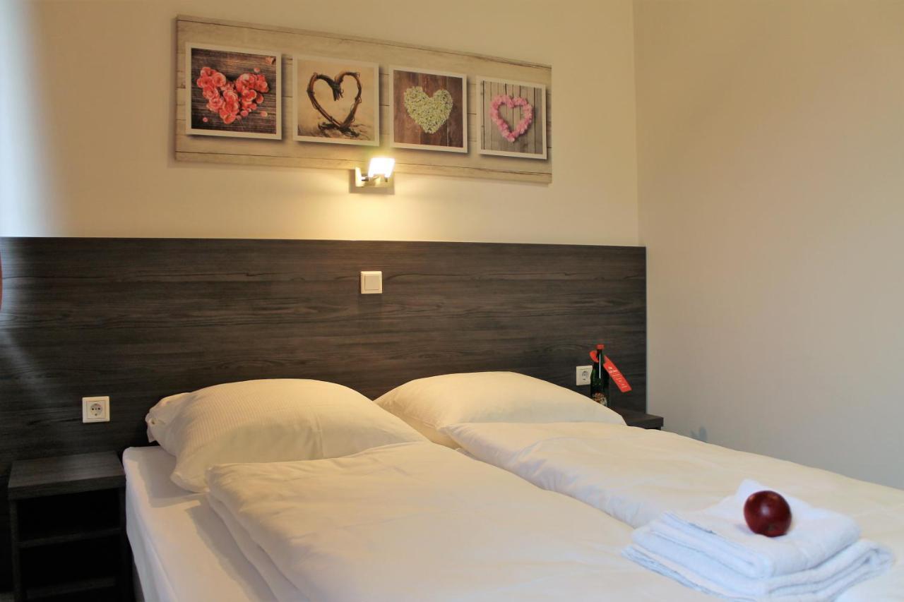 Pionier Hotel Hamburg Wandsbek Екстериор снимка