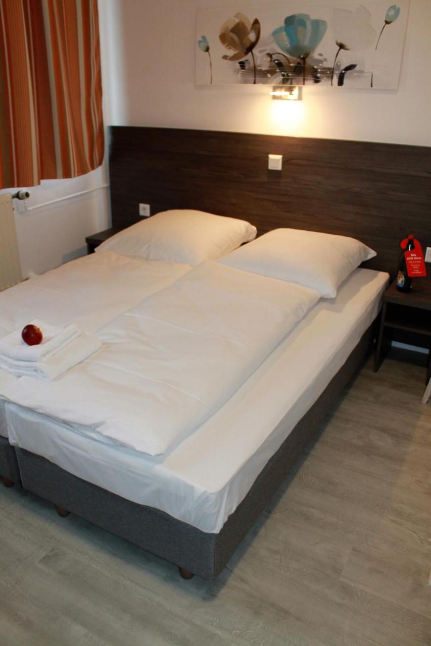 Pionier Hotel Hamburg Wandsbek Екстериор снимка