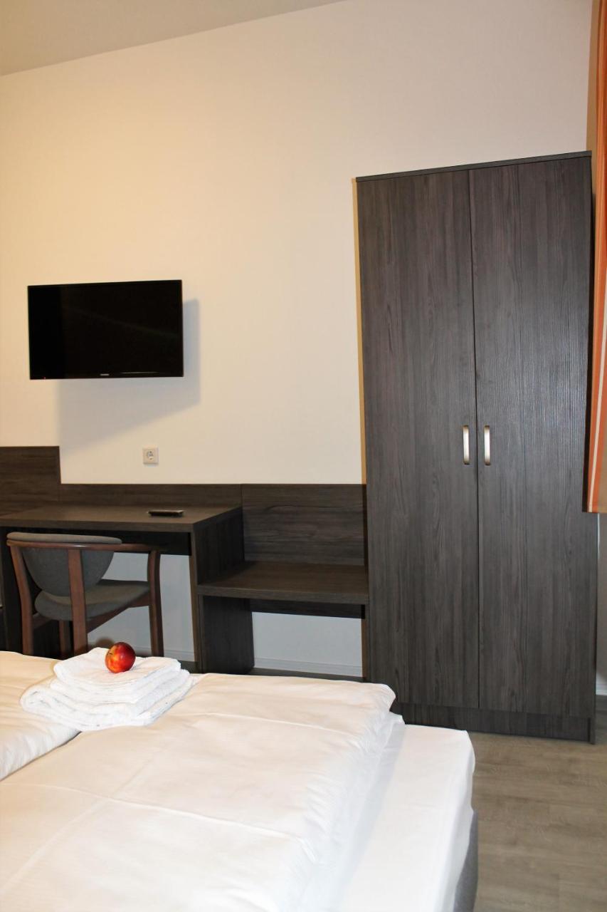 Pionier Hotel Hamburg Wandsbek Екстериор снимка